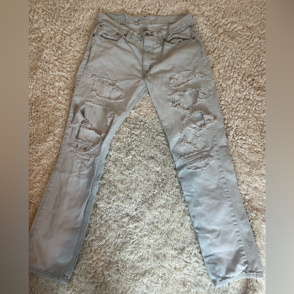 levi 33 X 32 light wash ripped jeans 511
